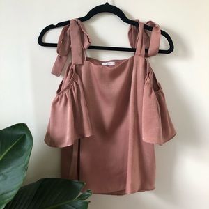 Tie off shoulder float top